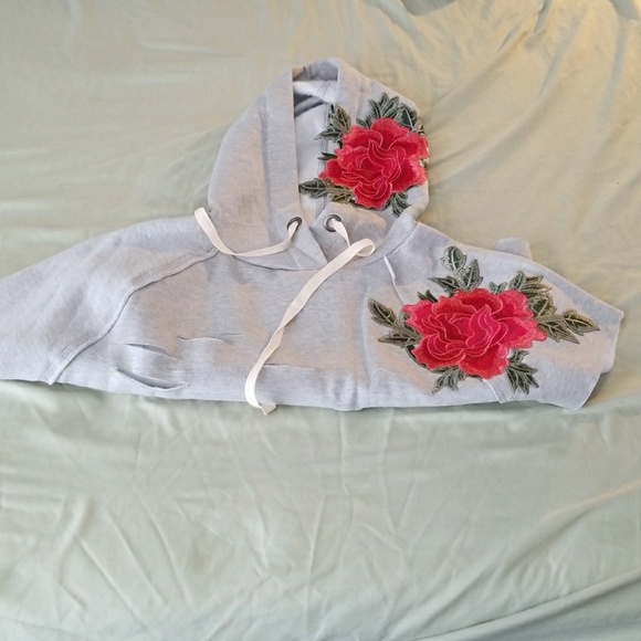 💦🔥Clearance /GRAY WITH RED 🌹 SWEATER  TOP - Picture 3 of 3